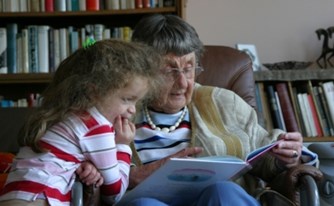 ביהמ"ש: הסבים יוכלו לקיים קשר עם הנכדות ביהמ"ש: הסבים יוכלו לקיים קשר עם הנכדות