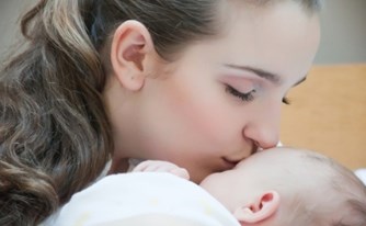 אשה שילדה בבית לא תקבל מענק לידה ומענק אשפוז אשה שילדה בבית לא תקבל מענק לידה ומענק אשפוז