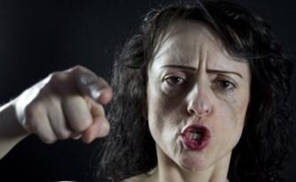 סחטה את אמה ואיימה עליה - תרצה שנת מאסר בפועל סחטה את אמה ואיימה עליה - תרצה שנת מאסר בפועל