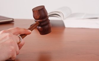 יצרן שיבטל חוזה עם מפיץ מבלי להודיע זמן סביר מראש, ישלם פיצויים יצרן שיבטל חוזה עם מפיץ מבלי להודיע זמן סביר מראש, ישלם פיצויים