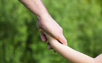 פסיקה: המשמורת הועברה לאב, וחיובו במזונות הילדים בוטל פסיקה: המשמורת הועברה לאב, וחיובו במזונות הילדים בוטל