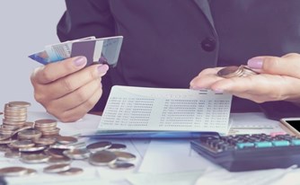 הבעל גילה לאשתו על ערש דווי: רוקנתי את חשבון הבנק לאורך שנים הבעל גילה לאשתו על ערש דווי: רוקנתי את חשבון הבנק לאורך שנים