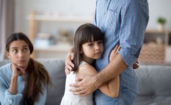 גר עם אשתך בזמן הליך הגירושין? ייתכן שלא תחויב במזונות גר עם אשתך בזמן הליך הגירושין? ייתכן שלא תחויב במזונות