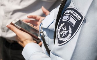 הנהג ביקש מהשוטרים להזדהות ונשלח למעצר שווא הנהג ביקש מהשוטרים להזדהות ונשלח למעצר שווא
