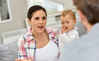 האב הואשם על ידי אשתו בניסיון תקיפה ובאיומים ברצח, אך כתב האישום נגדו בוטל האב הואשם על ידי אשתו בניסיון תקיפה ובאיומים ברצח, אך כתב האישום נגדו בוטל