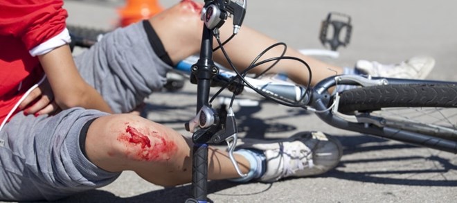 רוכב אופניים נפגע במהלך הרכיבה - האם מדובר בתאונת דרכים?