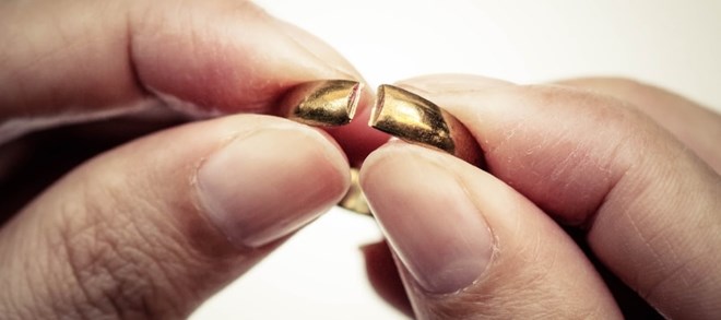 הטבעת נשברת - סמל לסיום הנישואין