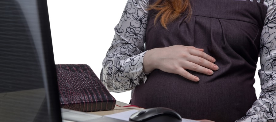 העובדת בהריון - האם היא נמצאת בסכנת פיטורים?