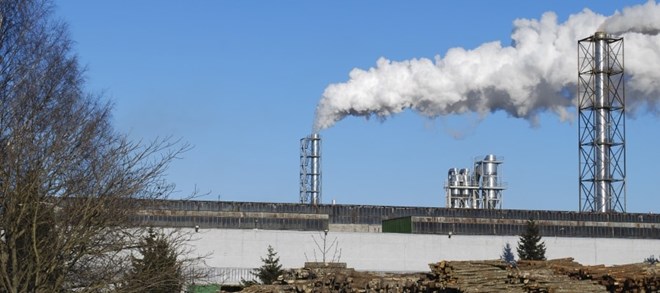 עשן ממפעל עלול להוות סכנה לעובדים בקרבת מקום